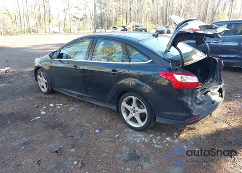 2014 Ford Focus Titanium z USA, uszkodzony, nr VIN 1FADP3J23EL166345